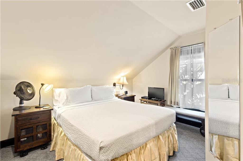 The Inn At Dickens House St. Petersburg Extérieur photo