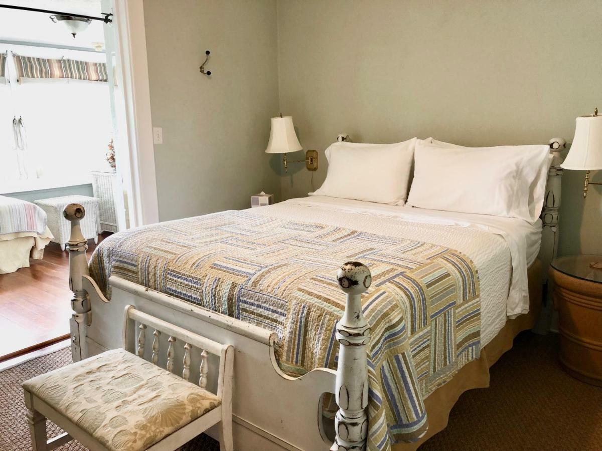 The Inn At Dickens House St. Petersburg Extérieur photo